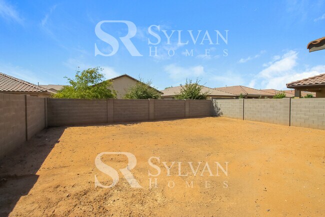 Building Photo - Spacious 4 bedroom home available now!