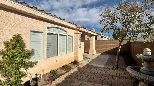 Building Photo - Upscale Executive Living