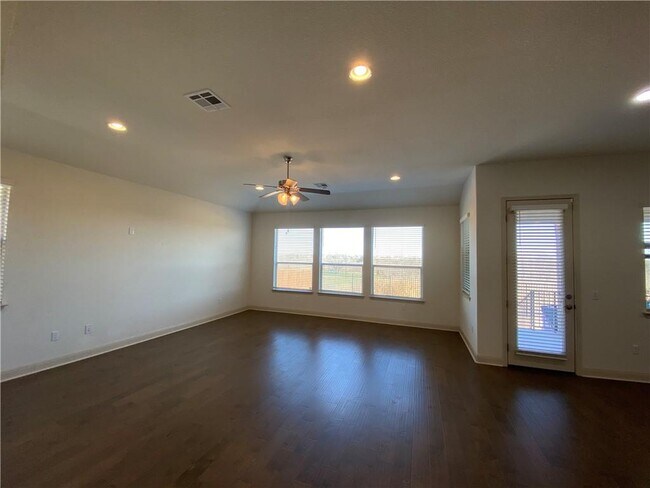 Building Photo - 16500 Aventura Ave