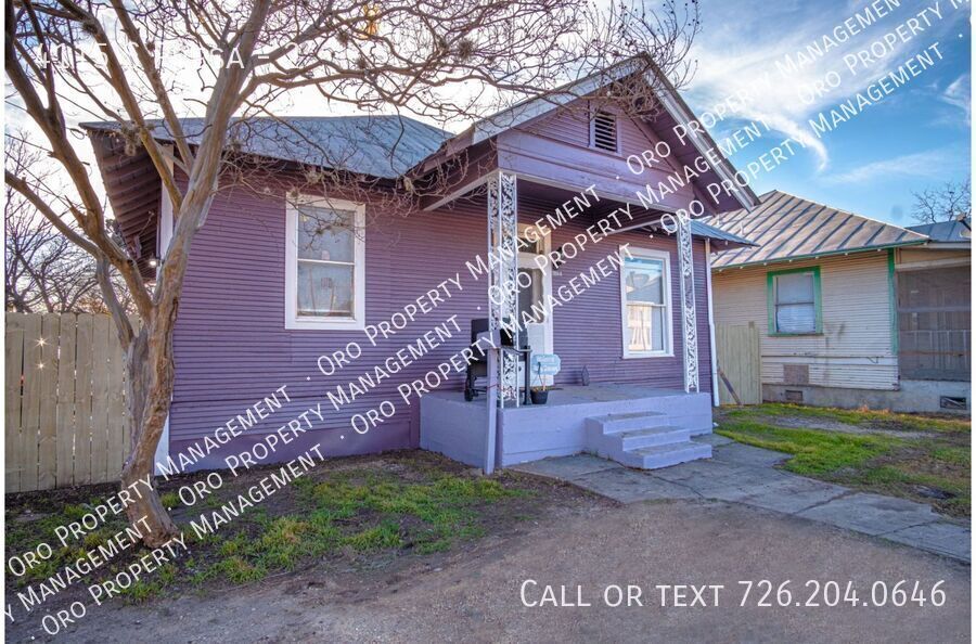 Building Photo - 4115 S Presa-2