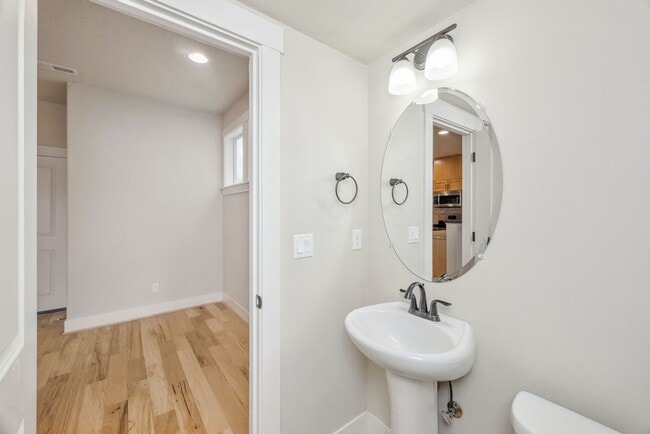 Building Photo - Bright, clean 3-bdrm/2.5-bath home in Beth...