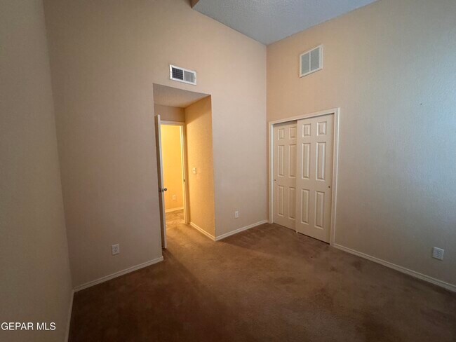 Building Photo - 6700 Hermoso Del Sol Dr