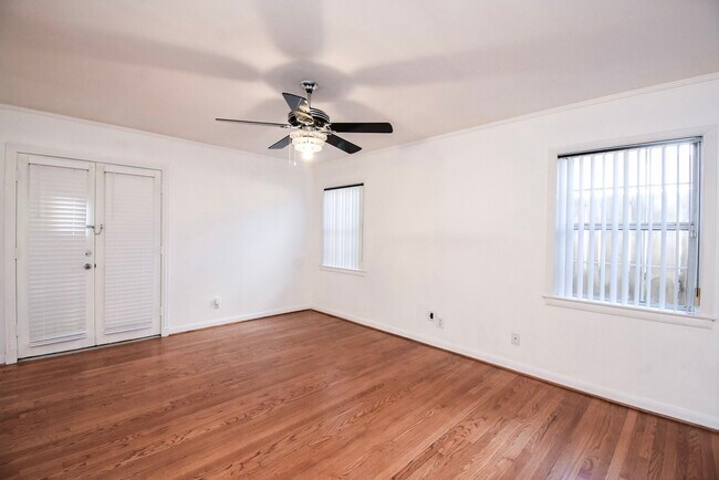 Building Photo - 5666 Overbrook Ln
