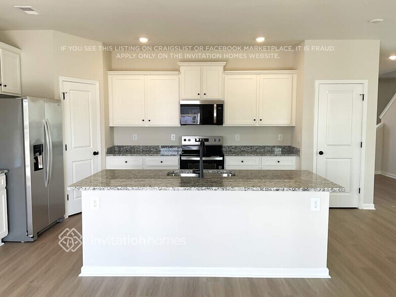 Building Photo - 3371 Fox Hall Dr