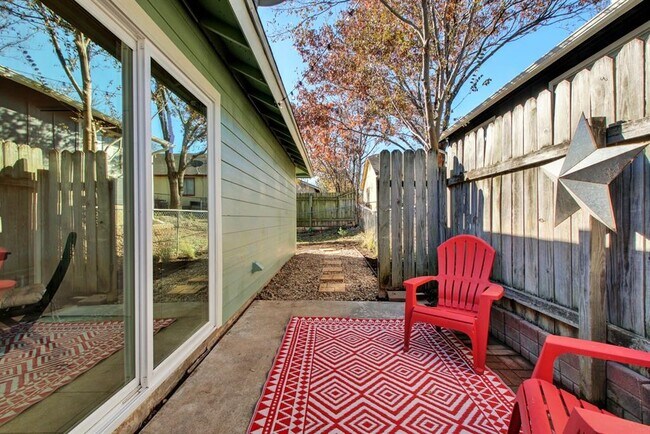 Building Photo - 1813 Gracy Farms Ln