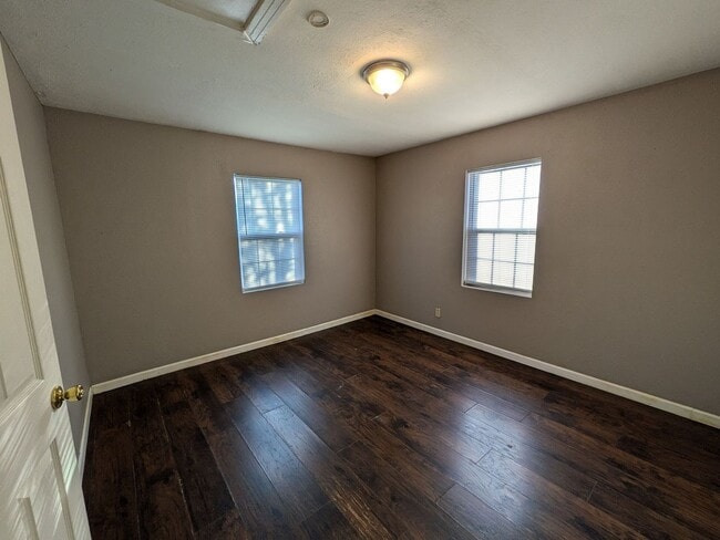 Building Photo - 1243 Long Ave