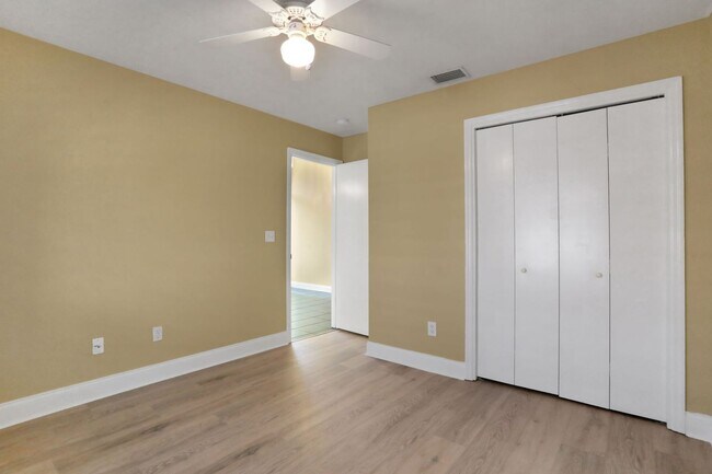 Building Photo - 3/2 in Pelican Bay