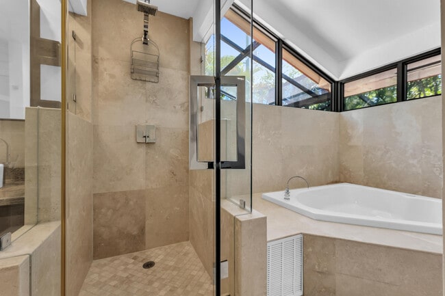 Building Photo - 2119 N 14th Terrace