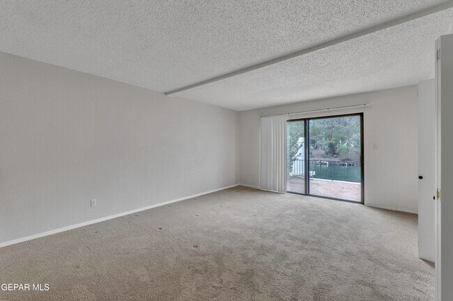 Building Photo - 620 Lakeway Dr