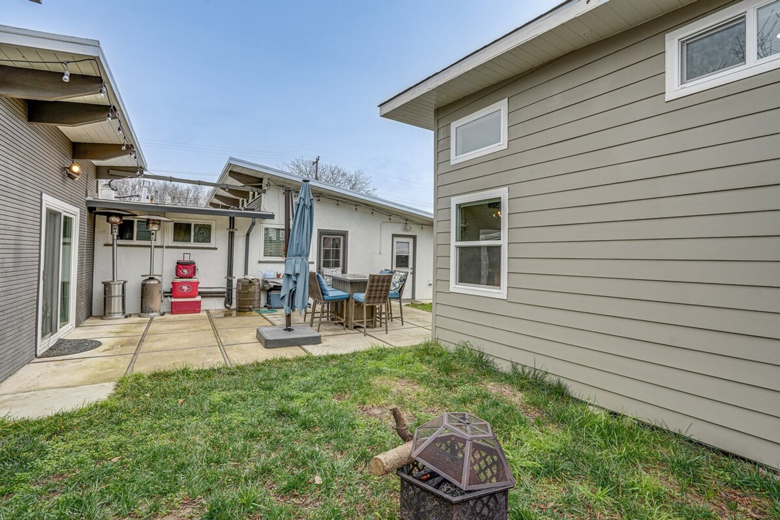 Building Photo - 1142 Temple Dr