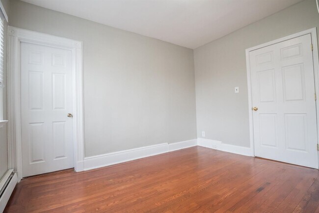 Building Photo - 509 7th St