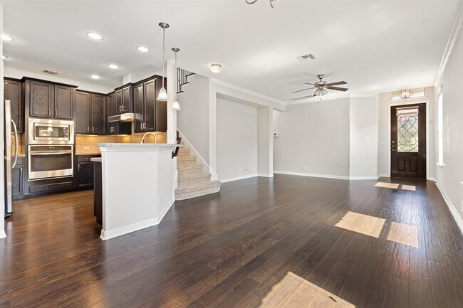 Building Photo - 506 Hummingbird Ln