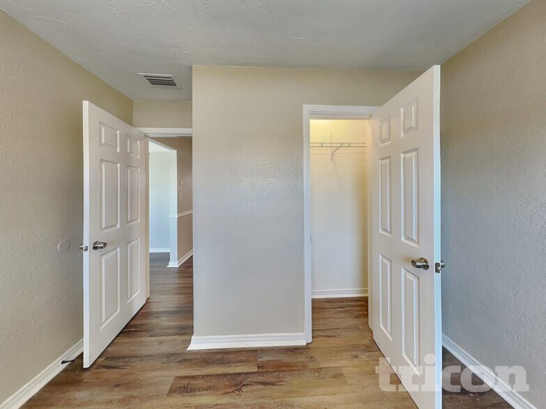 Building Photo - 5601 N 16th St