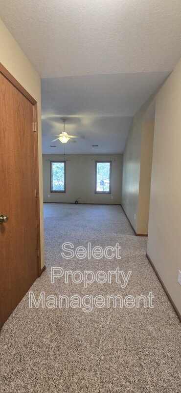 Building Photo - 4110 Three Oaks Dr
