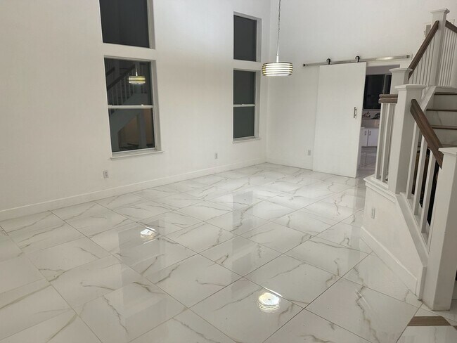 Building Photo - 5701 W Country Ave