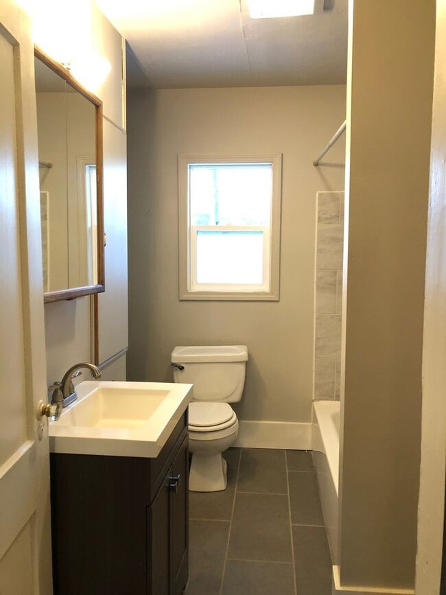 Building Photo - 3108 N Alder St