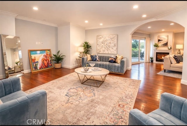 Building Photo - 13037 Moorpark St