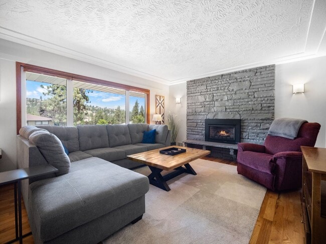 Building Photo - Fully Furnished 3 bedroom/3 bathroom North Spokane Home