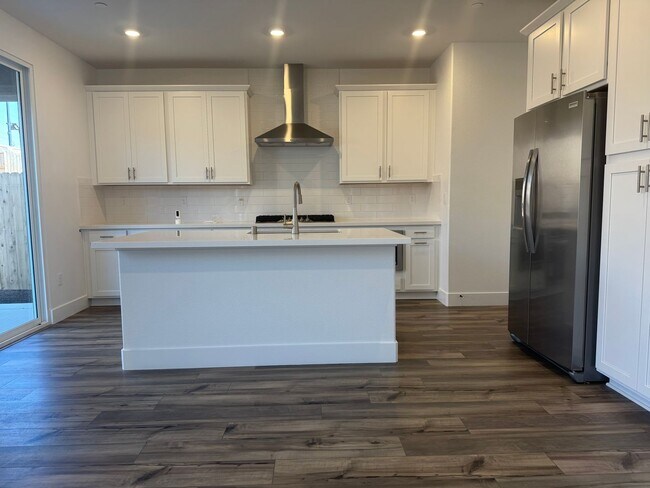 Building Photo - New Folsom home with solar!