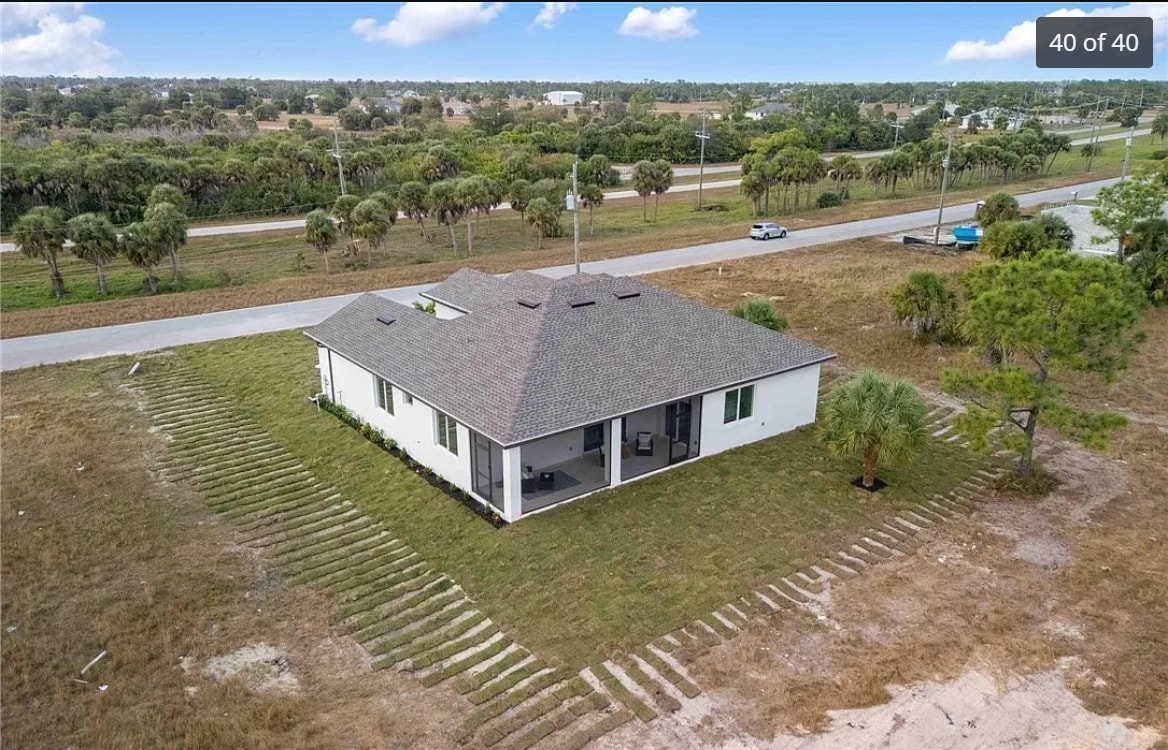 Building Photo - 38 Lark Dr