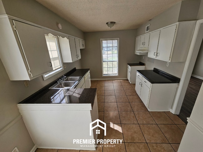 Building Photo - Modern 3BR/2BA Memphis Home | Vaulted Ceilings, Hardwood Floors & Dual Dining