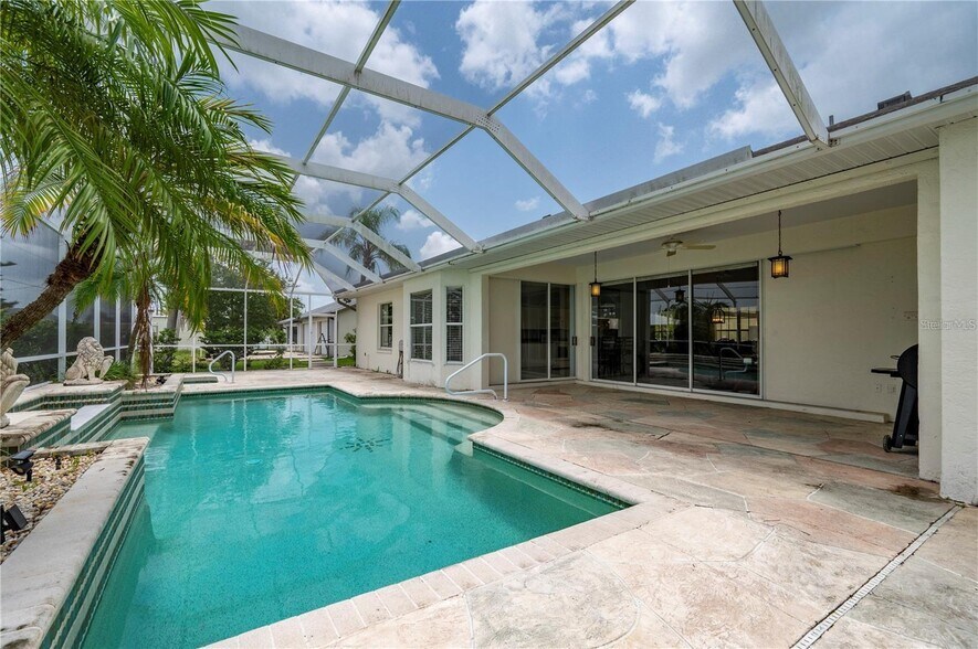 Building Photo - 23420 Peachland Blvd