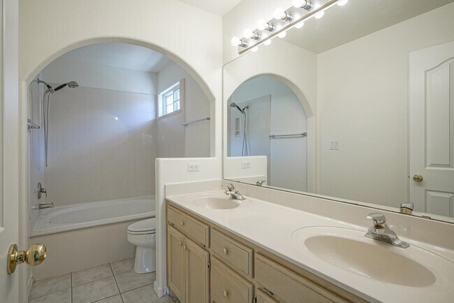 Building Photo - 10427 Crosscut Dr NW