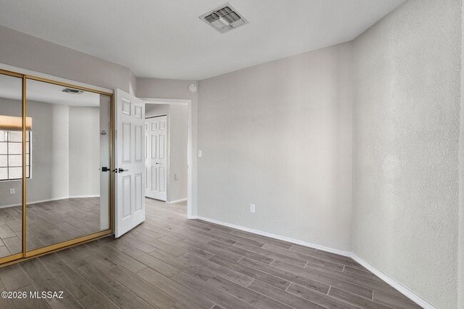 Building Photo - 321 E Fieldcrest Ln
