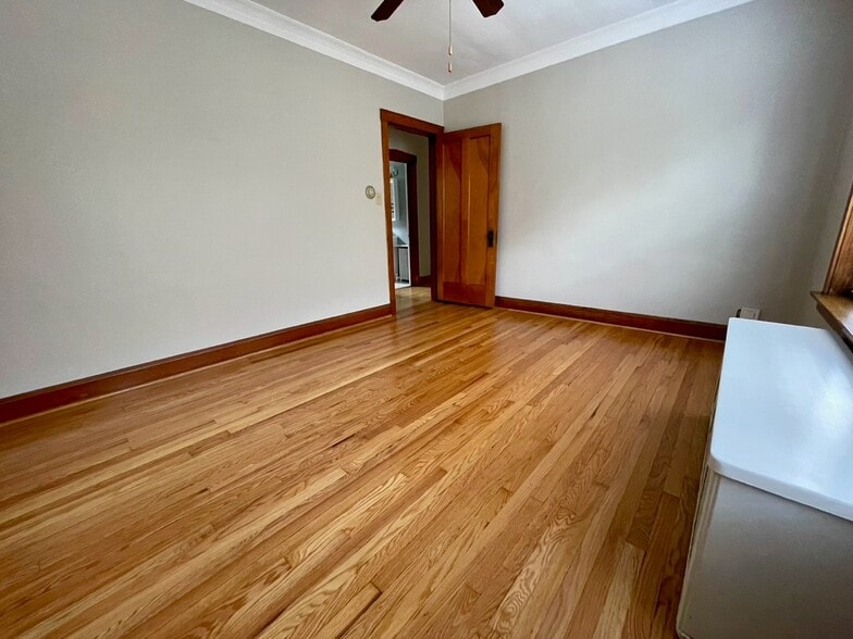 Dining room - 5336 W Dakin St