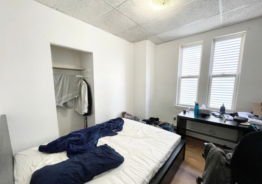 Building Photo - 1572 Tremont St