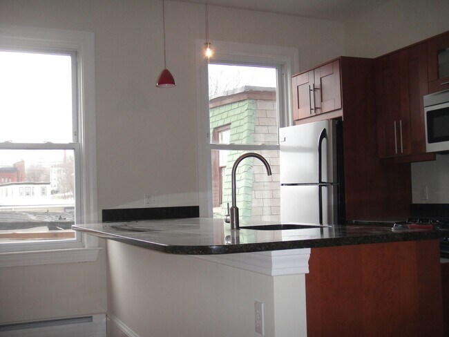 Building Photo - Mission Hill 3-Bed