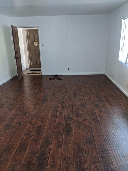 Living Room - 18555 Collins St