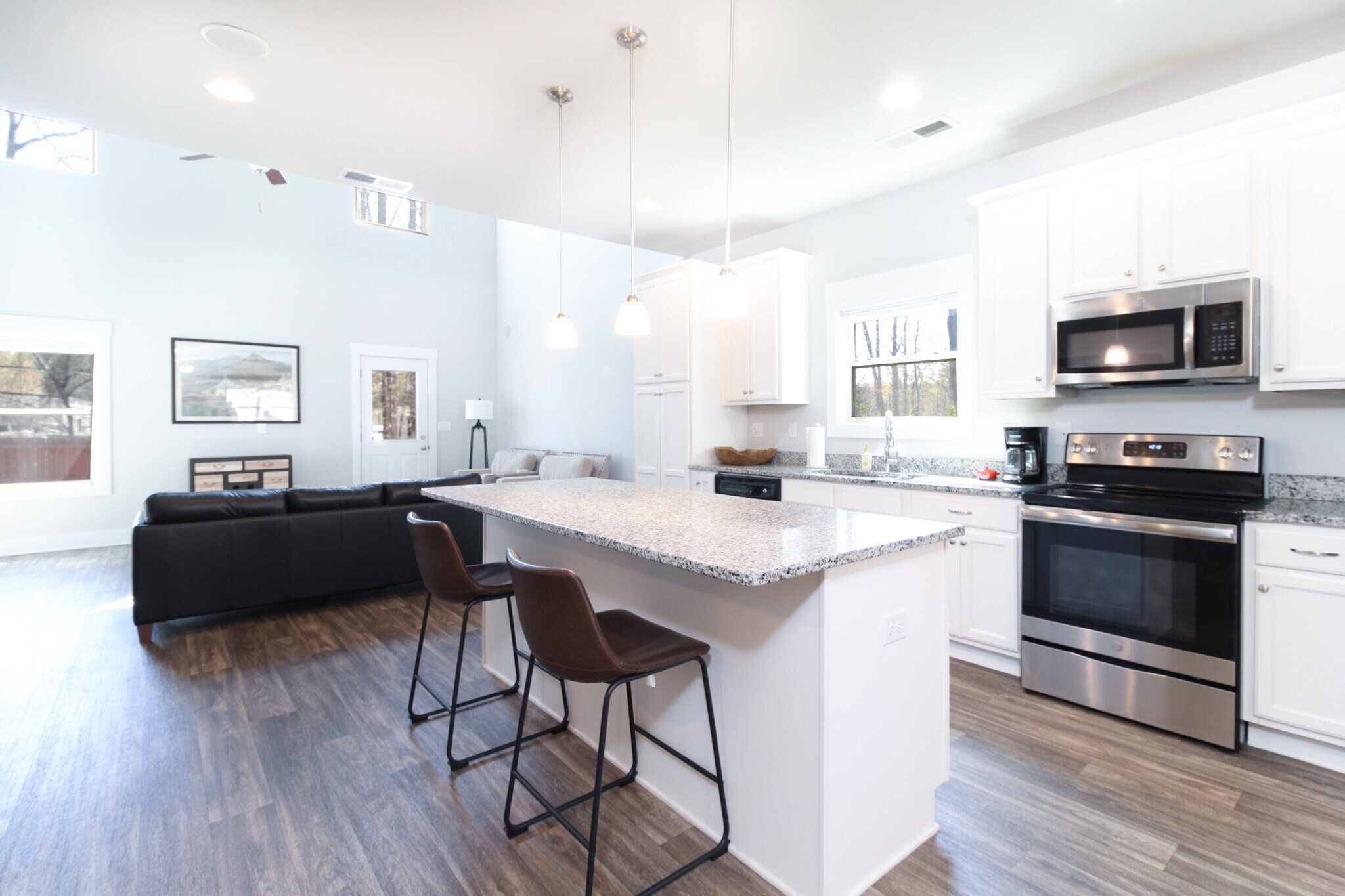 Building Photo - 421 Park W Blvd