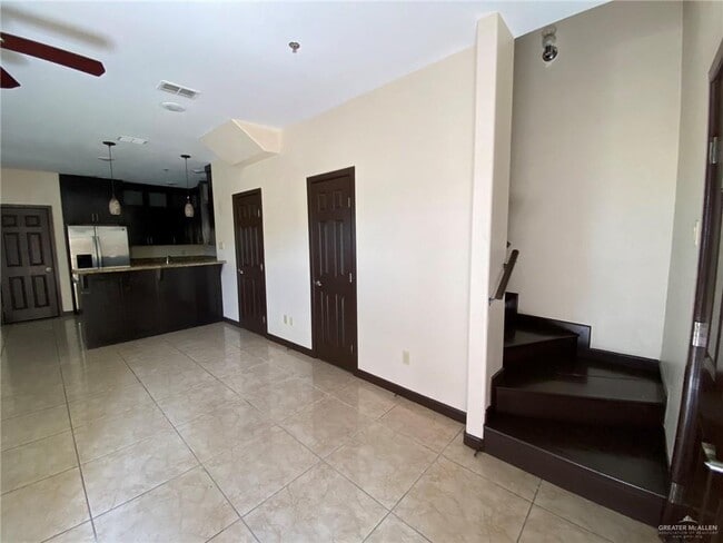 Building Photo - 31 W Daffodil Ave