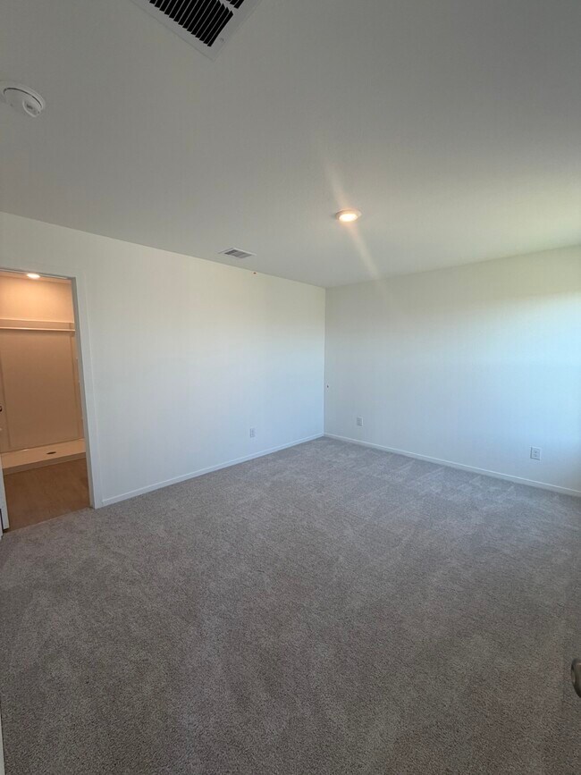 Building Photo - 662 Rd 590110