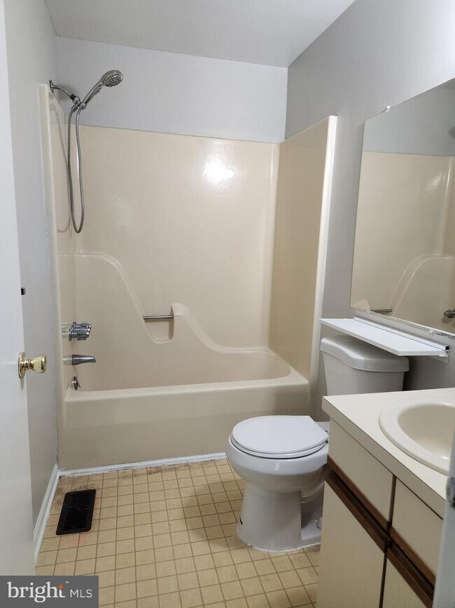 Building Photo - 39 5 Crown Royal Cir