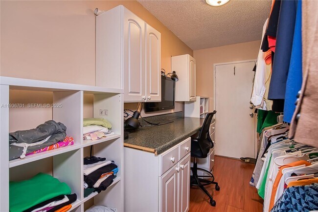 Building Photo - 1833 S Ocean Dr