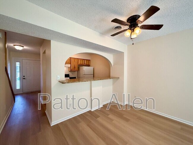 Building Photo - 4 Dawnwood Cir