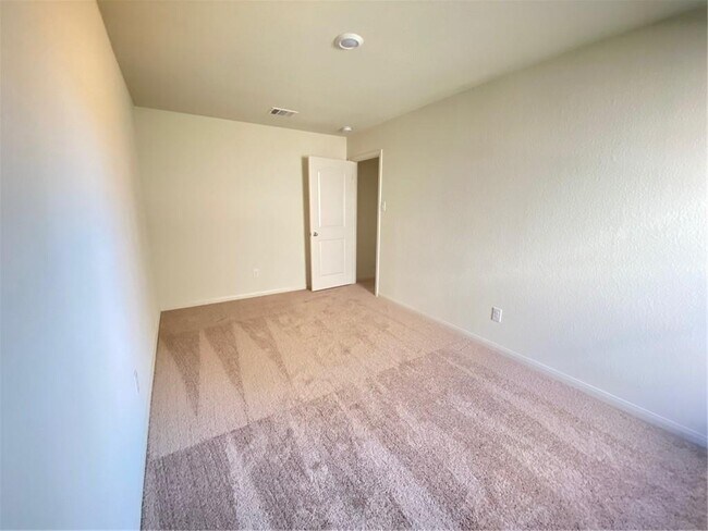 Building Photo - 401 Hyacinth Way