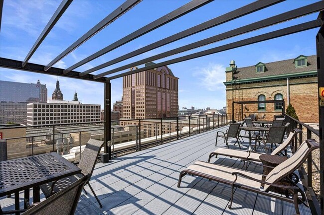 Building Photo - 270 E Highland Ave