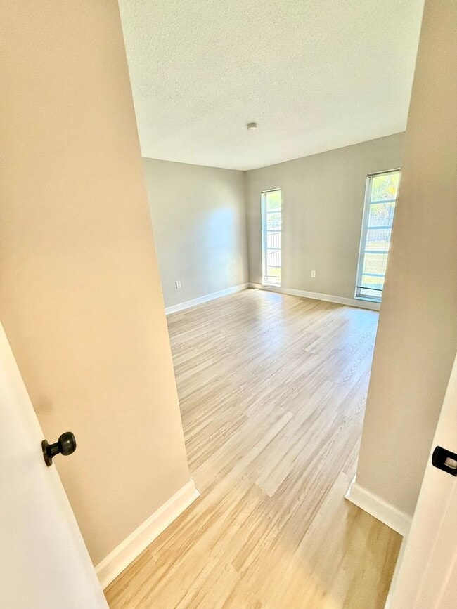 Building Photo - Beautiful 2 Bed • 2 Bath Single-Family Home in Beacon Groves