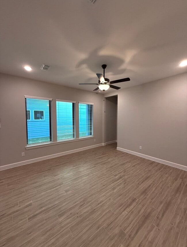 Building Photo - 3323 Full Bellied Ln