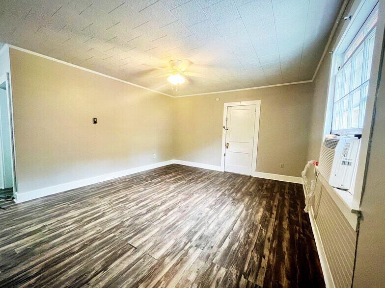 Building Photo - 212 Westwood Dr