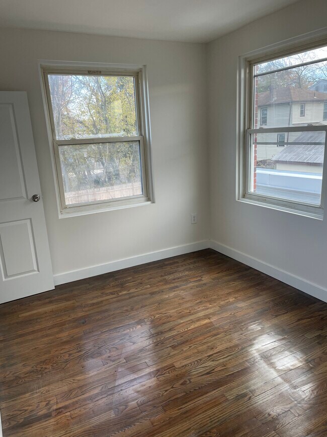 Building Photo - 4809 Meade St NE