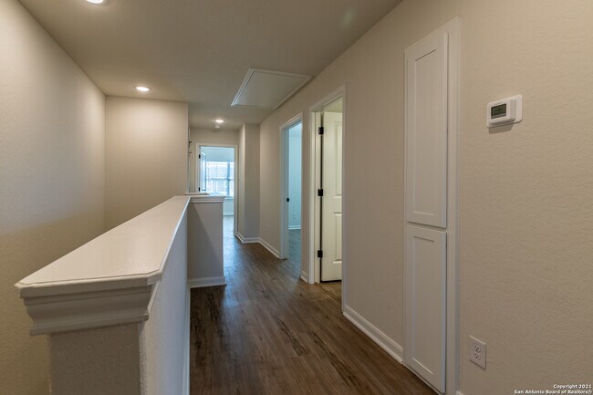 Building Photo - 10359 Lynwood Crk