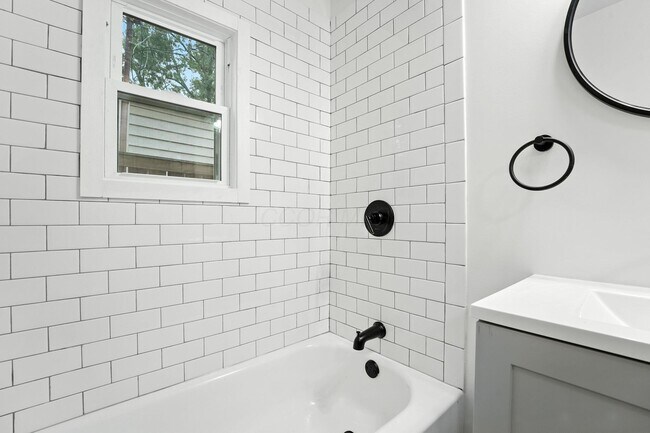 Building Photo - 354 Fernhill Ave