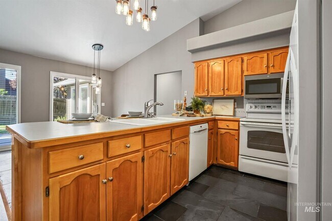 Building Photo - 11909 W Patrina Dr