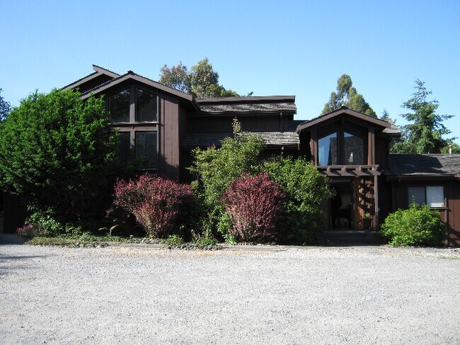 Primary Photo - 3122 St Louis Rd