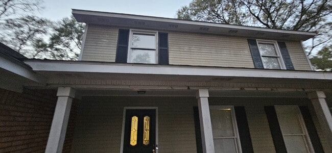 Building Photo - 211 Plantation Rd