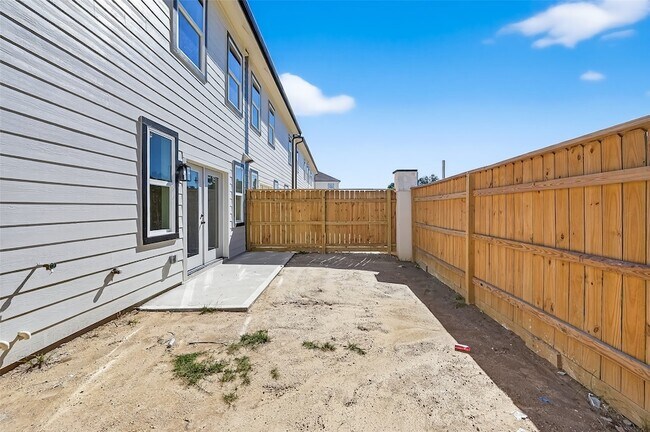 Building Photo - 12315 New Jordan Ln